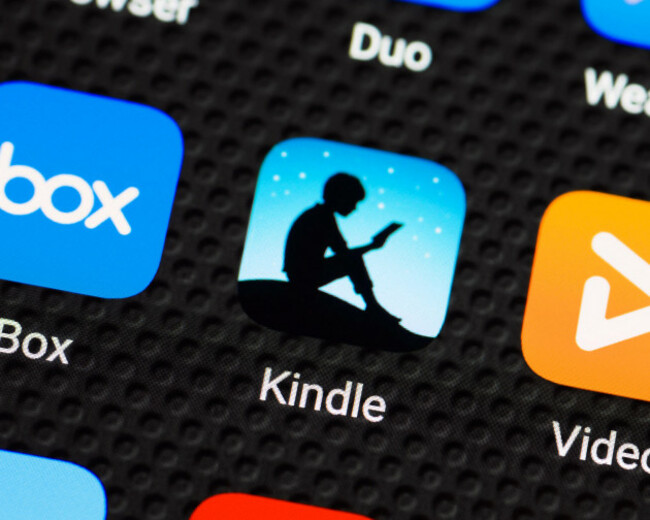 kindle-e-reader-app-icon-on-a-smartphone-close-up