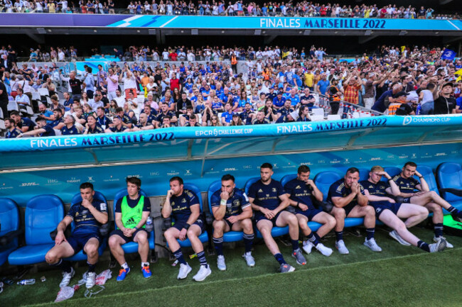 johnny-sexton-sean-cronin-ronan-kelleher-josh-murphy-jordan-larmour-ed-byrne-jamie-osborne-and-nick-mccarthy-watch-the-final-moments-of-the-game-dejected