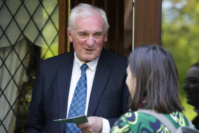 Janet Horner Canvassing Bertie Ahern20260429_0210_90748579