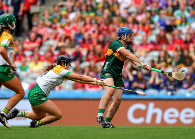 jackie-horgan-with-offalys-amy-byrne