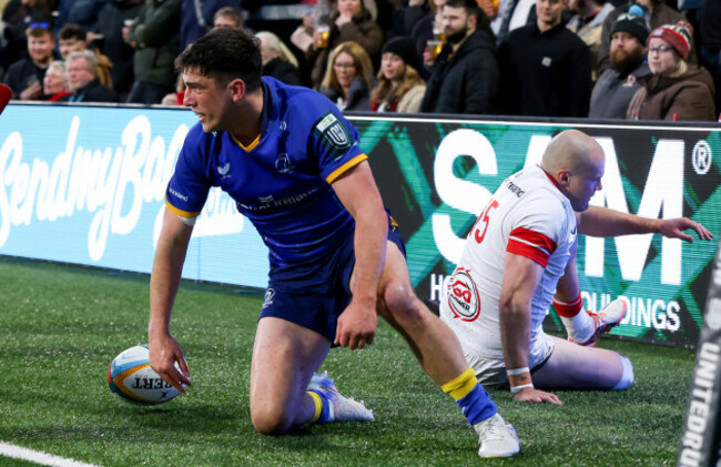jimmy-obrien-scores-his-sides-second-try-of-the-match-despite-efforts-from-jacob-stockdale