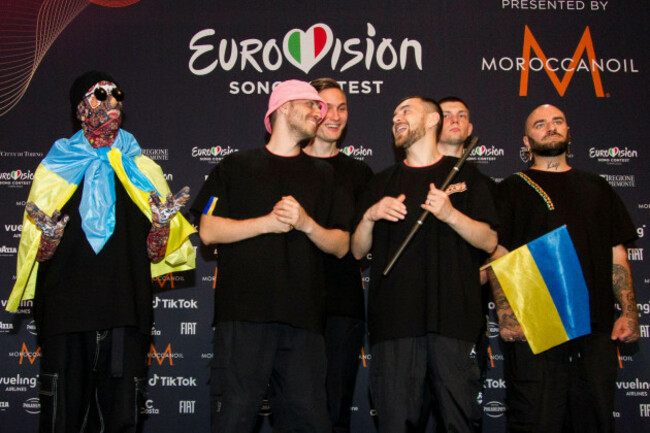 turin-italy-15th-may-2022-ukrainian-band-kalush-orchestra-press-conference-after-victory-of-european-song-contest-credit-marco-destefanis-alamy-live-news