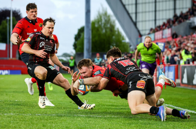 sean-obrien-has-his-try-held-up-by-quan-horn