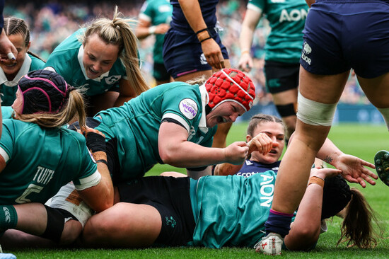 aoife-wafer-celebrates-after-cliodhna-moloney-macdonald-scores-a-try