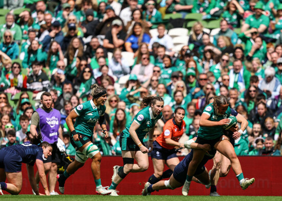 robyn-oconnor-evades-a-tackle