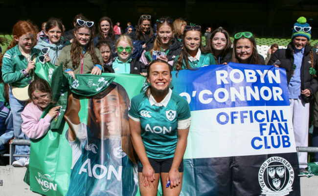 robyn-oconnor-with-fans-from-wexford-wanderers-after-the-match