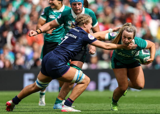 eva-donaldson-tackles-aoife-dalton