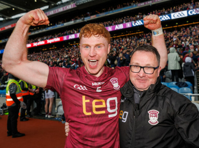 ronan-wallace-celebrates-with-selector-emmett-mcdonnell