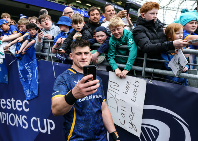 dan-sheehan-with-fans-after-the-match