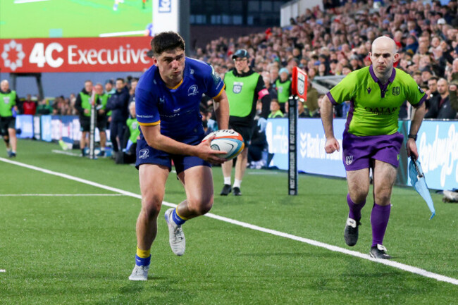 jimmy-obrien-on-his-way-to-scoring-his-sides-second-try-of-the-match
