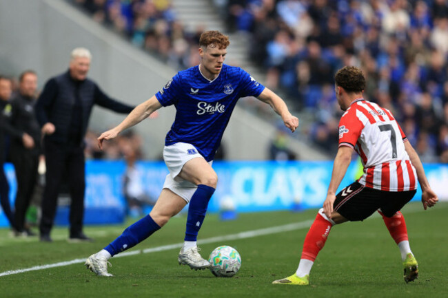 hill-dickinson-stadium-liverpool-uk-17th-may-2026-premier-league-football-everton-versus-sunderland-jake-obrien-of-everton-takes-on-chemsdine-talbi-of-sunderland-credit-action-plus-sportsala