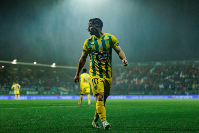 joe-hodge-seen-during-liga-portugal-game-between-cd-tondela-and-sl-benfica-maciej-rogowski-ball-raw-images