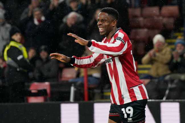 sheffield-uk-3rd-feb-2026-chiedozie-ogbene-of-sheffield-united-celebrates-after-scoring-to-make-it-3-1-during-the-sheffield-united-vs-oxford-united-sky-bet-championship-match-at-bramall-lane-shef