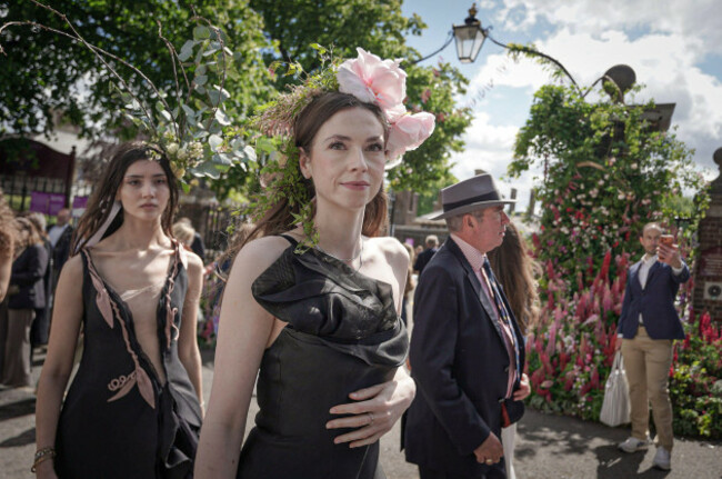 london-uk-20th-may-2026-9th-annual-flower-walk-sees-striking-dressed-models-wander-around-the-various-chelsea-floral-installations-during-rhs-show-fashion-by-catherine-walker-co-one-of-kate-mi