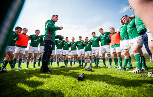 noel-mcnamara-speaks-to-the-players-before-the-game