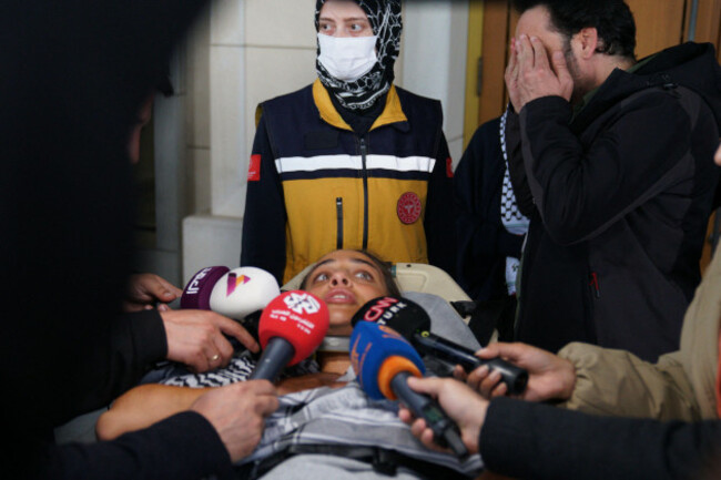 arnavutkoy-istanbul-turkey-21st-may-2026-an-activist-who-was-detained-aboard-the-gaza-bound-global-sumud-flotilla-which-was-intercepted-by-israeli-forces-is-surrounded-by-media-as-she-is-carri
