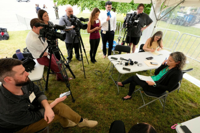 maria-deliberato-right-attorney-for-death-row-inmate-tony-von-carruthers-speaks-to-reporters-after-the-execution-of-carruthers-was-called-off-because-a-suitable-vein-could-not-found-as-required-by