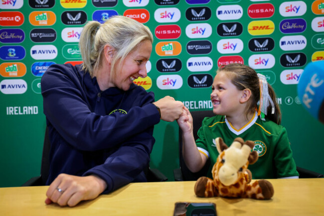 carla-ward-with-her-daughter-hartley