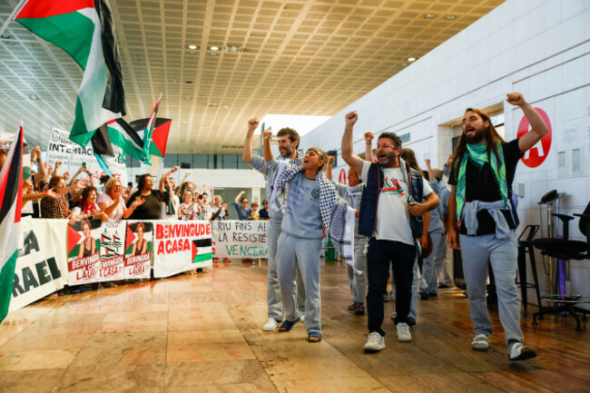 activists-saif-abukeshek-c-and-iac-delegations-secretary-and-flotilla-participant-ariadna-masmitja-masmi-l-on-their-arrival-at-el-prat-airport-23-may-2026-in-barcelona-catalonia-spain-act