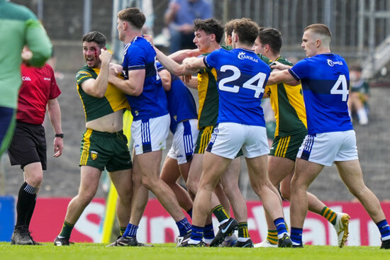 ryan-mchugh-shows-the-referee-his-blooded-face-during-a-tussle