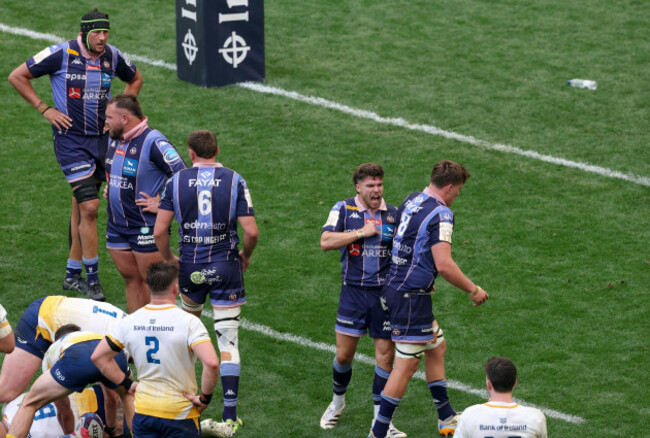 matthieu-jalibert-celebrates-a-turn-over