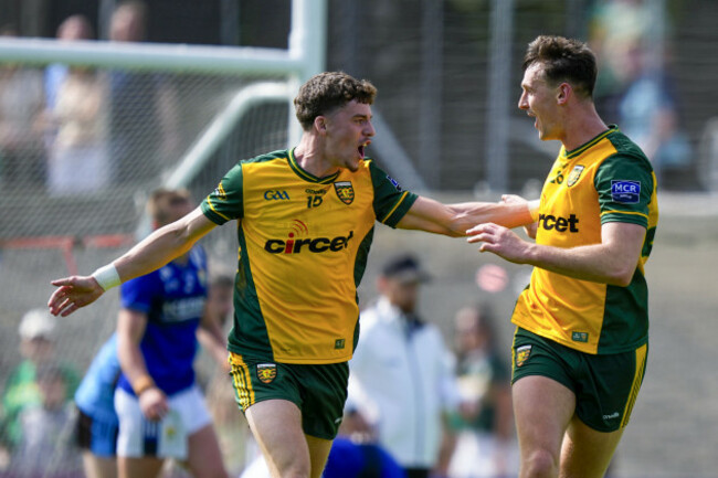 shea-malone-celebrates-his-goal-with-michael-langan