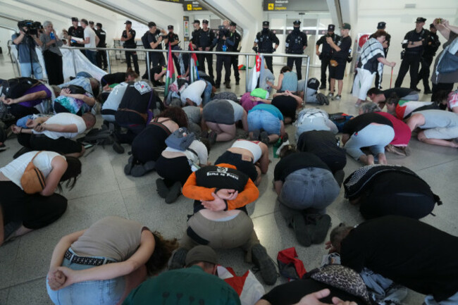 relatives-react-to-the-arrest-of-several-activists-by-members-of-the-ertzaintza-at-bilbao-airport-23-may-2026-in-bilbao-biscay-basque-country-spain-basque-activists-detained-by-israel-for-partic