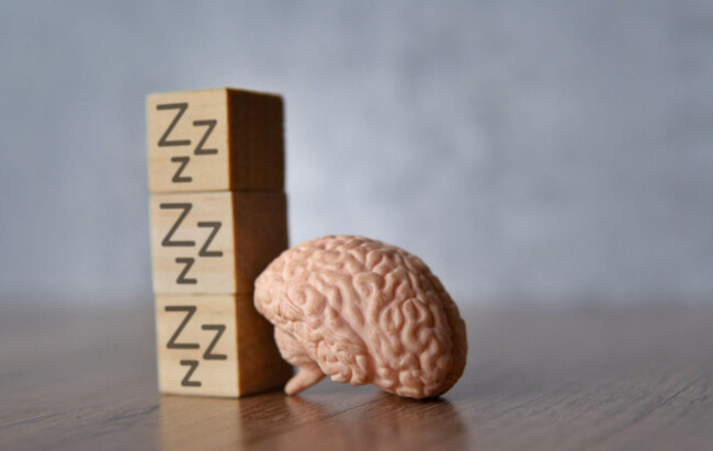 closeup-image-of-brain-and-wooden-cubes-with-sleep-icon-tired-sleeping-concept
