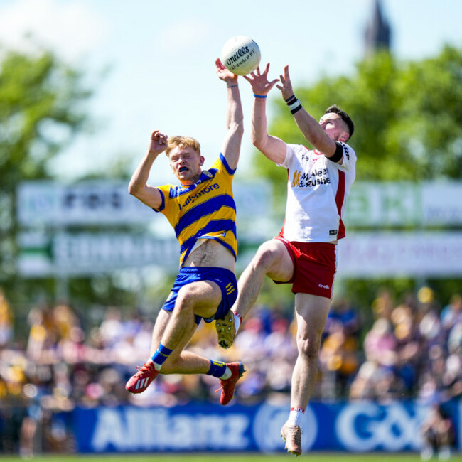 robert-heneghan-and-peter-teague-contest-a-kick-out
