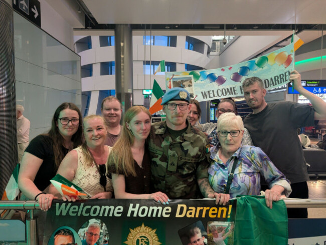 darren-mcgrath-with-his-fiancee-chloe-and-relatives-at-dublin-airport-terminal-2-as-peacekeepers-from-the-127th-infantry-battalion-return-home-after-their-deployment-to-lebanon-as-part-of-the-united-n