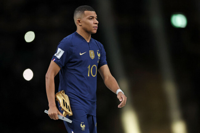 lusail-iconic-stadium-lusail-qatar-18th-dec-2022-fifa-world-cup-football-final-argentina-versus-france-kylian-mbappe-of-france-on-the-podium-to-collect-his-golden-boot-trophy-credit-action-plus