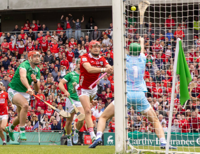 alan-connolly-scores-a-goal-past-nickie-quaid