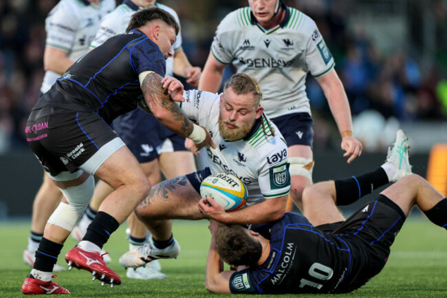 finlay-bealham-is-tackled-by-daniel-lancaster-and-rory-sutherland