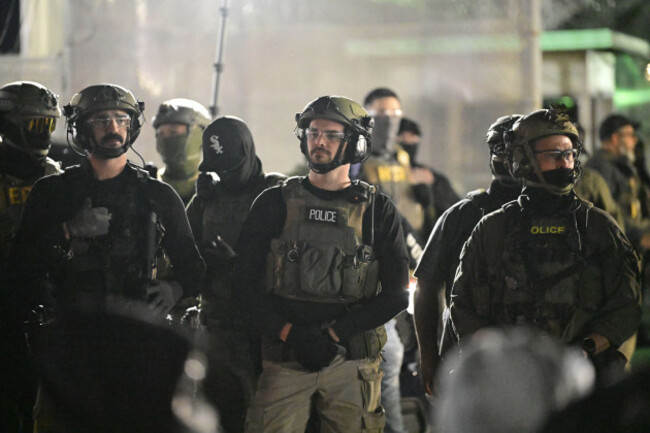 newark-usa-28th-may-2026-immigration-and-customs-enforcement-ice-agents-stand-off-with-anti-ice-demonstrators-during-a-protest-against-the-alleged-treatment-of-detainees-who-are-reportedly-on-a