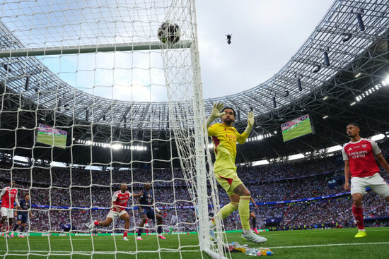 arsenals-goalkeeper-david-raya-reacts-as-a-shot-hits-the-side-netting-during-the-champions-league-final-soccer-match-between-paris-saint-germain-and-arsenal-in-budapest-hungary-saturday-may-30-20