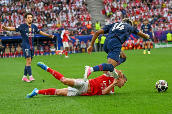 ipa85190642-leandro-trossard-arsenal-f-c-in-action-against-desire-doue-paris-saint-germain-f-c-during-the-uefa-champions-league-2026-final-between-paris-saint-germain-f-c-vs-arsenal-f-c-on