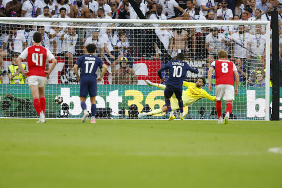 budapest-hungary-20260530-arsenal-goalkeeper-david-raya-takes-a-penalty-kick-from-paris-saint-germains-ousmane-dembele-during-the-champions-league-final-soccer-match-between-paris-saint-germain-and