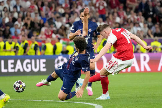 arsenals-viktor-gyokeres-right-attempts-a-shot-at-goal-during-the-champions-league-final-soccer-match-between-paris-saint-germain-and-arsenal-in-budapest-hungary-saturday-may-30-2026-ap-photo