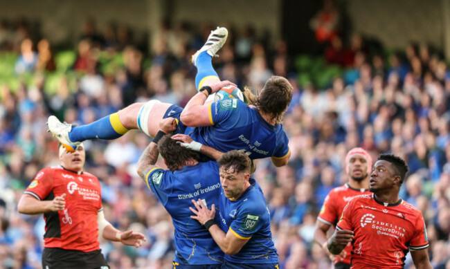 hugo-keenan-and-andrew-porter-hold-up-joe-mccarthy-as-he-receives-the-ball
