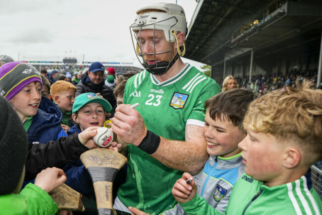 cian-lynch-signs-autographs-for-young-fans-after-the-game