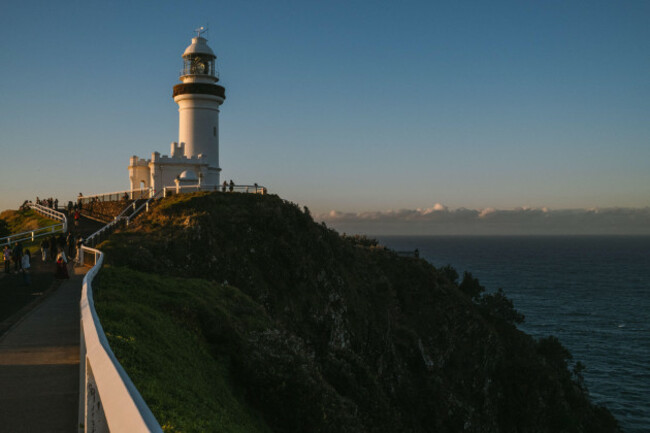 lighthouse-on-cliffside-at-byron-bay-during-golden-sunset