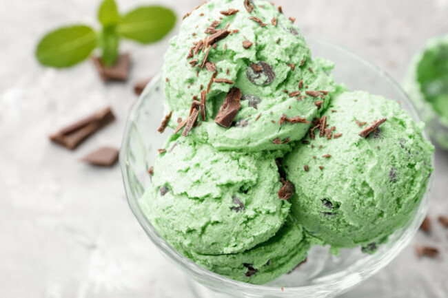 tastymintchocolatechipicecreamongreytexturedtable