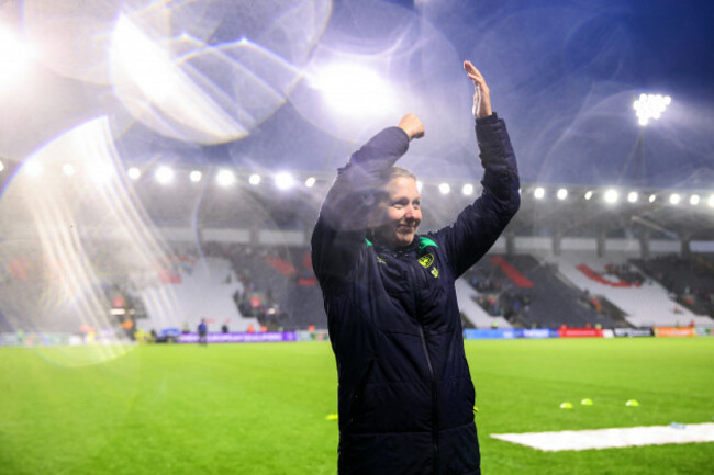 carla-ward-celebrates-after-the-game