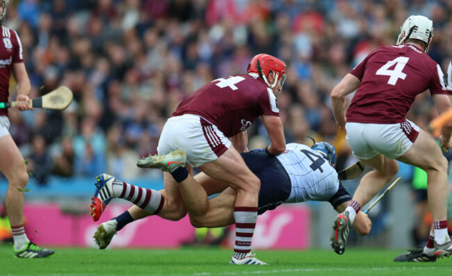 conor-whelan-fouls-eoghan-odonnell