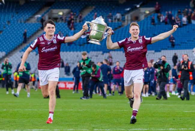 darragh-neary-and-joshua-ryan-celebrate-after-the-game