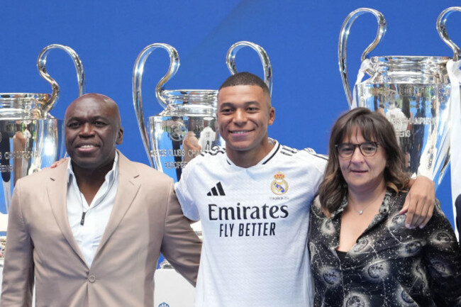 wilfrid-wilfried-mbappe-father-of-kylian-mbappe-fayza-lamari-mother-of-kylian-mbappe-and-kylian-mbappe-during-his-presentation-as-a-new-player-of-real-madrid-cf-on-16-july-2024-at-santiago-bernabeu
