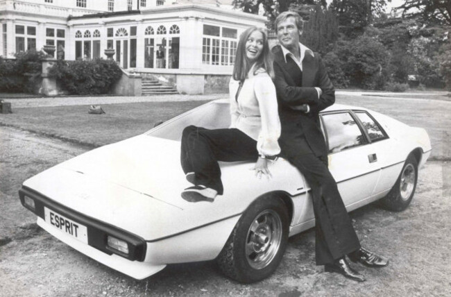 the-spy-who-loved-me-1977-united-artists-film-with-barbara-bach-and-roger-moore-and-his-lotus-esprit