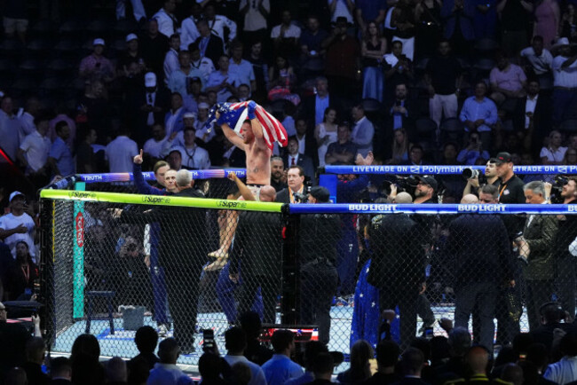 justin-gaethje-celebrates-after-defeating-ilia-topuria-in-a-lightweight-title-bout-during-ufc-freedom-250-on-the-south-lawn-of-the-white-house-monday-june-15-2026-in-washington-ap-photojacquely