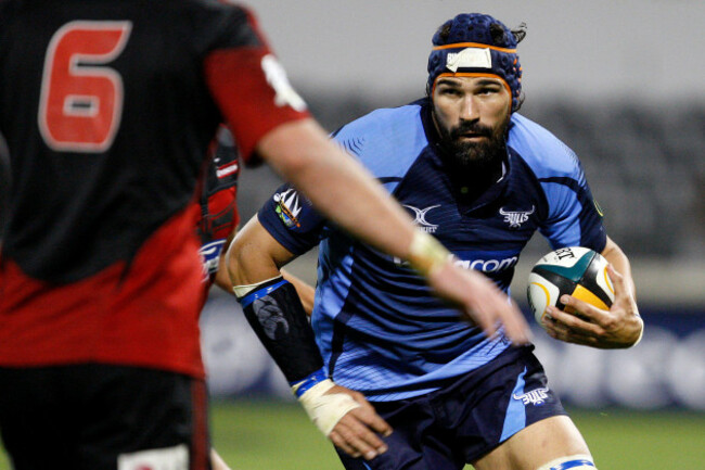 bulls-victor-matfield-runs-the-ball-up-against-the-crusaders-during-a-super-14-rugby-match-at-ami-stadium-in-christchurch-new-zealand-friday-april-3-2009-ap-photonzpa-wayne-drought-new-ze