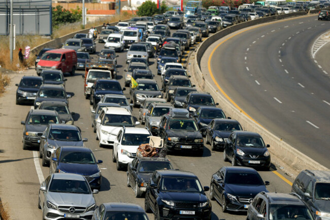 jiyeh-jiyeh-lebanon-15th-june-2026-lebanese-displaced-returning-to-their-southern-lebanese-villages-are-stuck-in-heavy-traffic-jam-along-beirut-south-lebanon-highway-in-the-area-of-jiyeh-scores